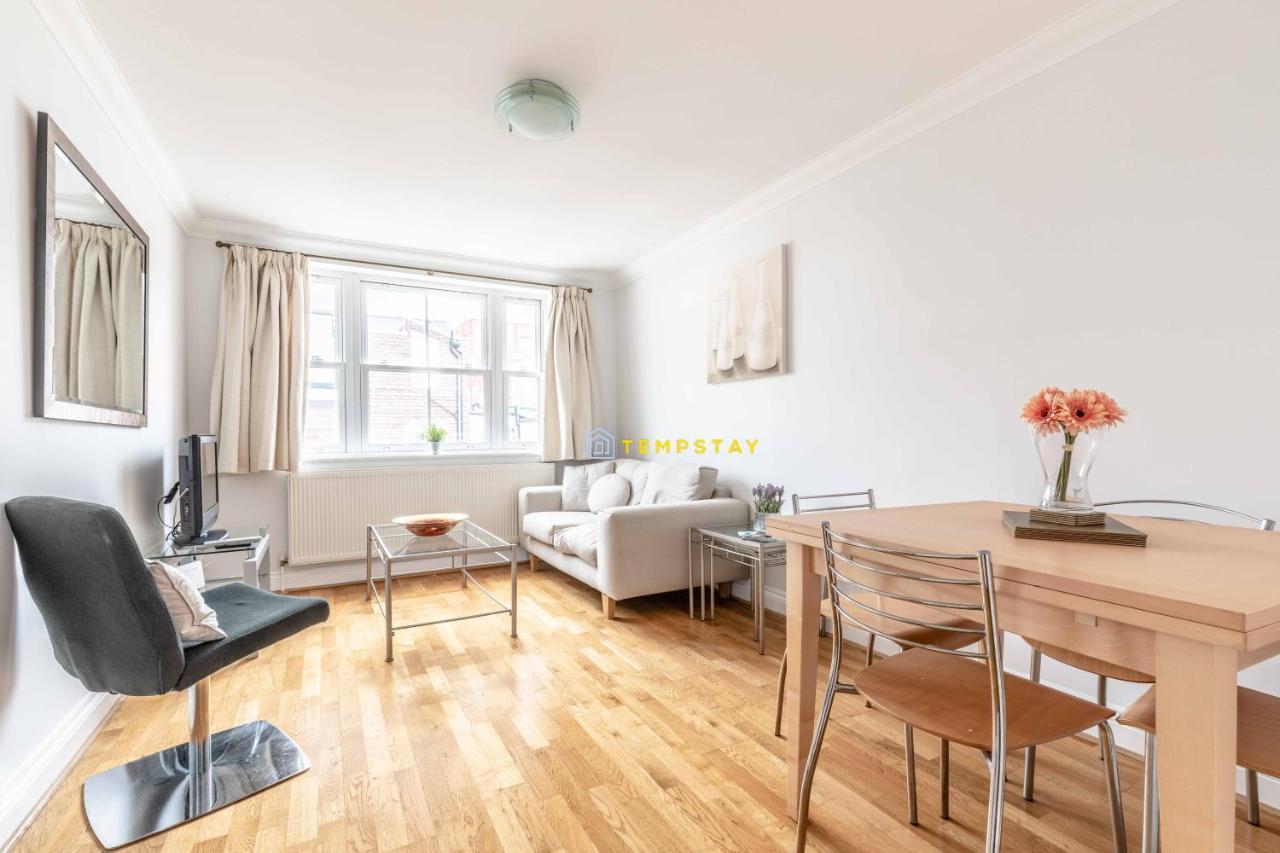 Perfect Spot In Central Windsor & Free Parking! Exterior photo