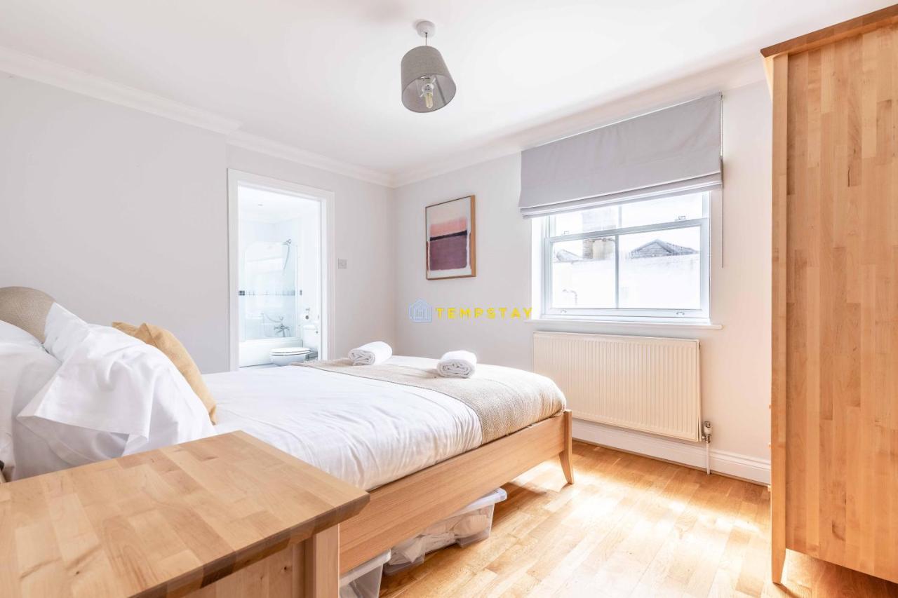 Perfect Spot In Central Windsor & Free Parking! Exterior photo